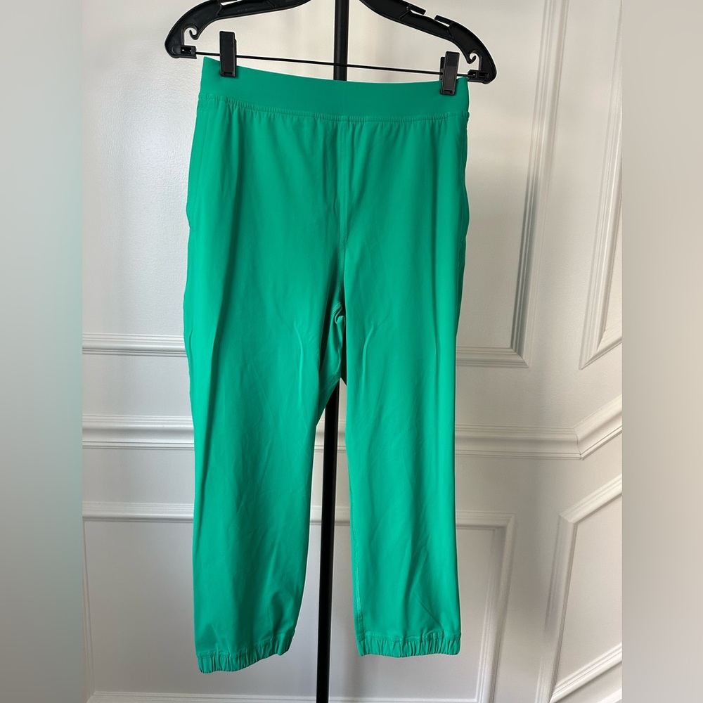 Lululemon Cropped Green Track Pant w Zippers Size 8